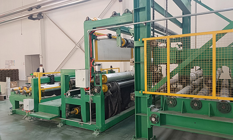 What special configurations does a four-layer/five-layer coating and laminating machine need for the needs of high-performance PVC industrial textiles?